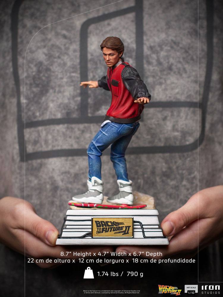 statuette-marty-mcfly-sur-hoverboard-iron-studios