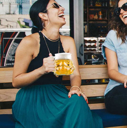 verre-a-biere-star-wars-stormtrooper-thumbs-up