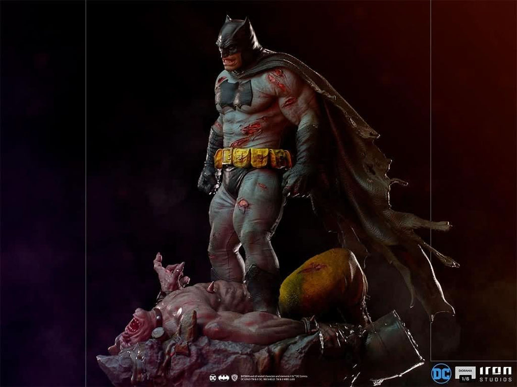 Statue Batman - The Dark Knight Returns - DC Comics - Diorama 1/6
