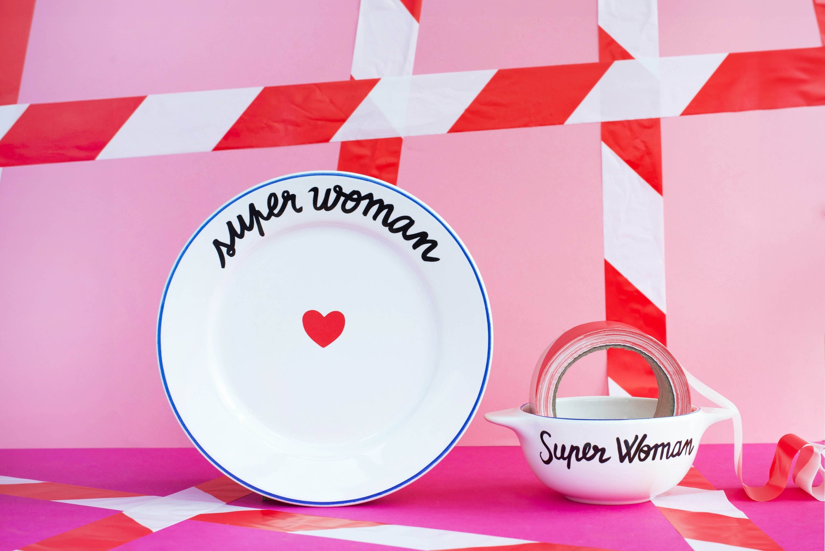 Die Familie hat einen Riesenspaß – Super Woman Teller
