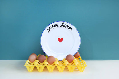 A CSALÁD SZÓRAKOZIK Tányér - Szuperhősök