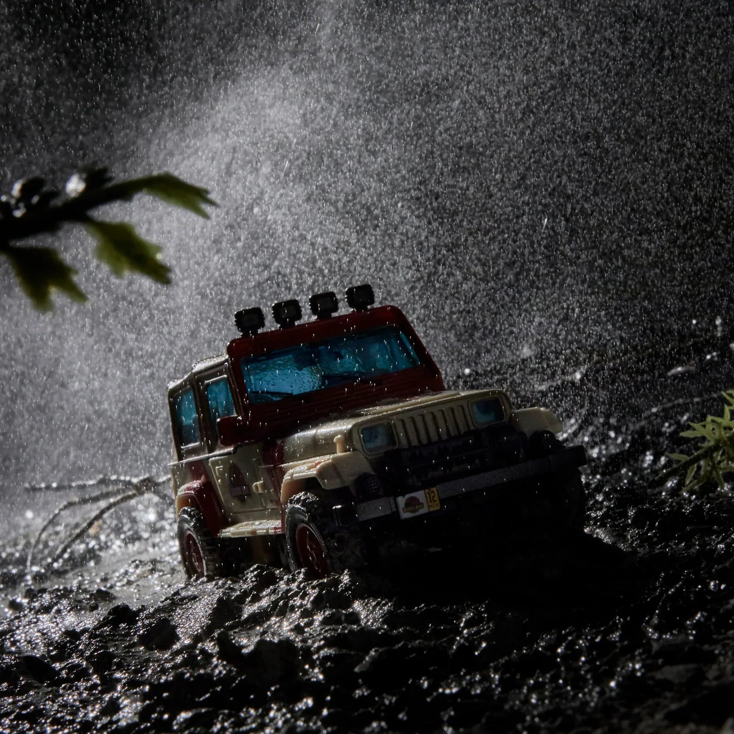 Transformers Collaborative Jurassic Park x Transformers Dilophocon och Autobot JP12