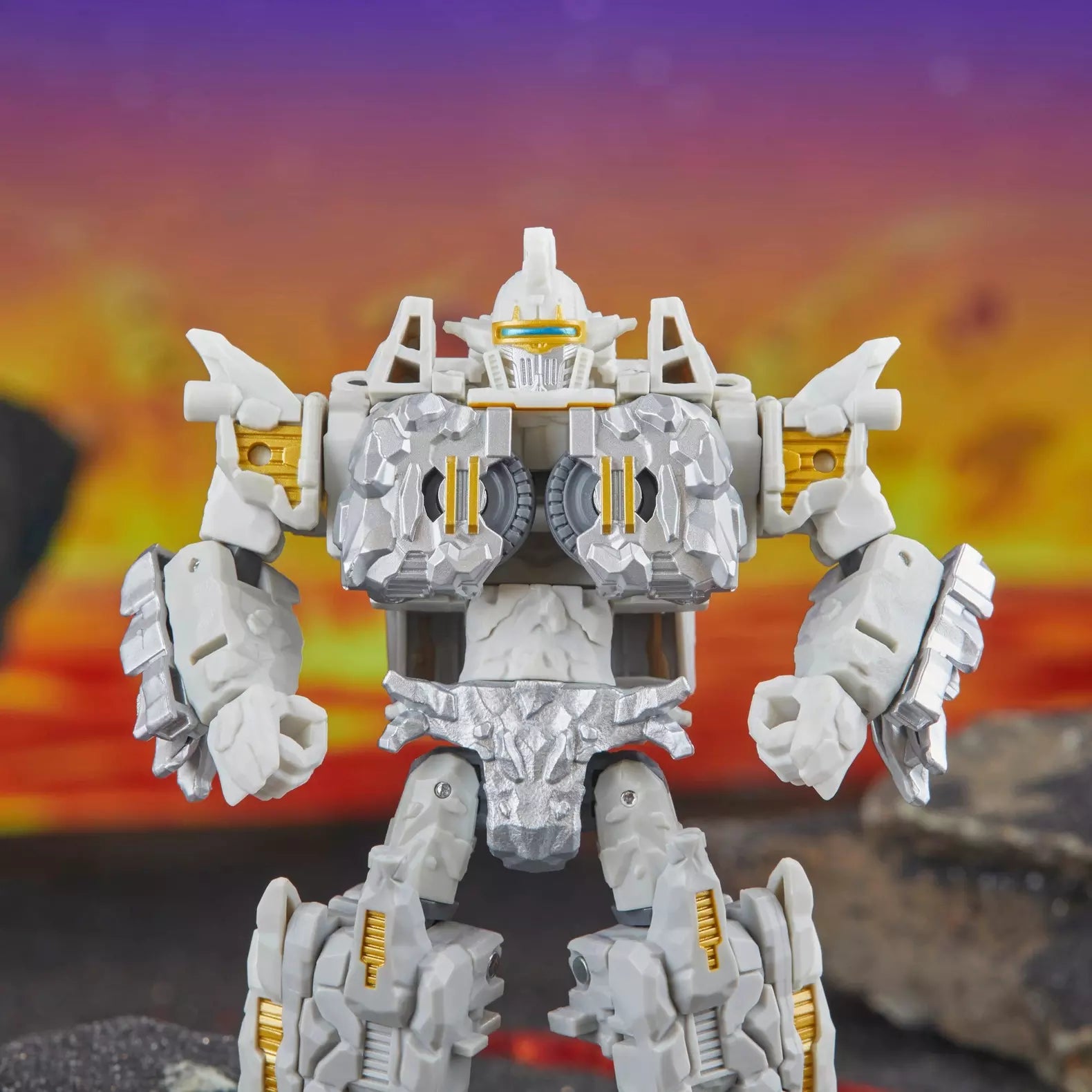 transformers-generations-legacy-united-infernac-universe-nucleous-hasbro