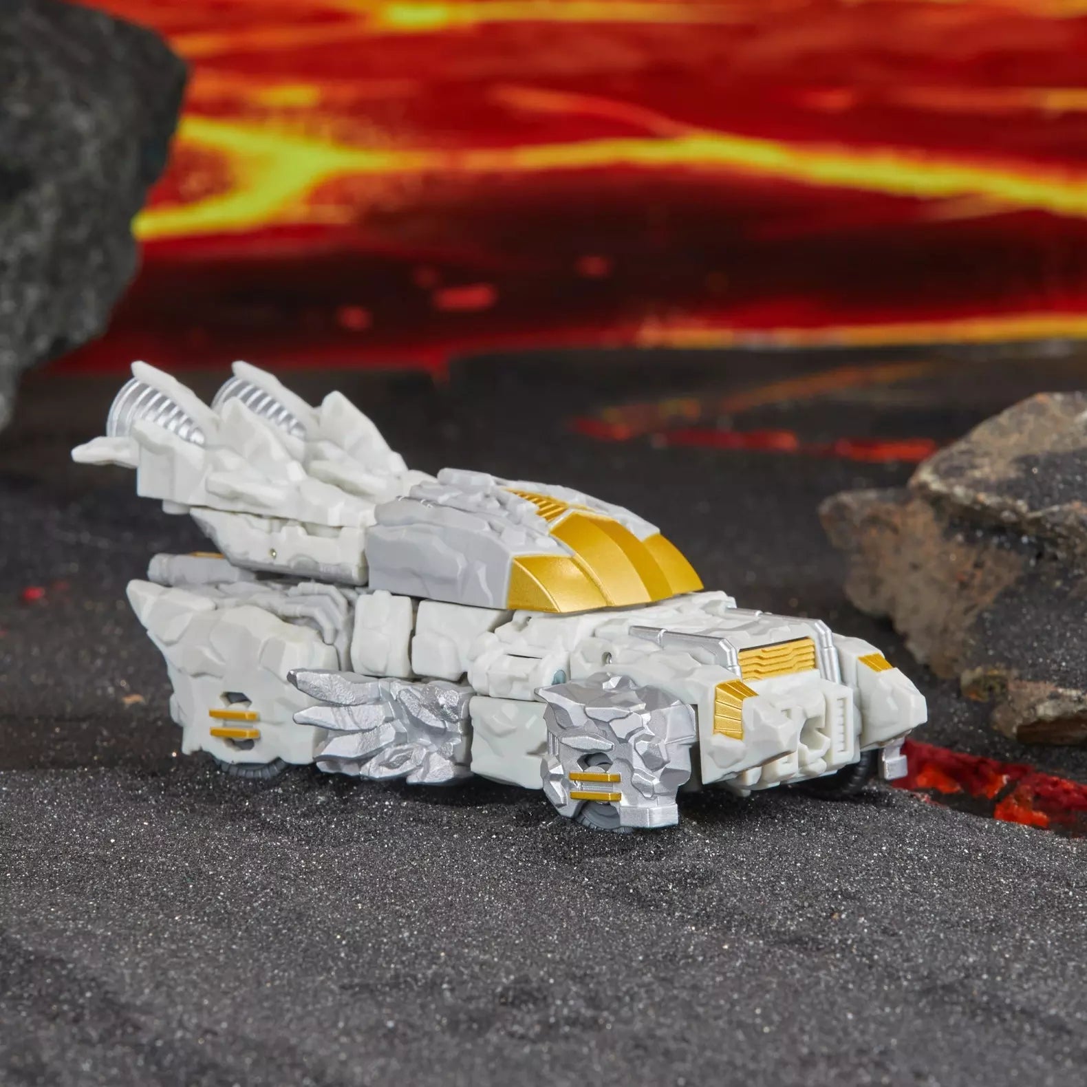 transformers-generations-legacy-united-infernac-universe-nucleous-hasbro