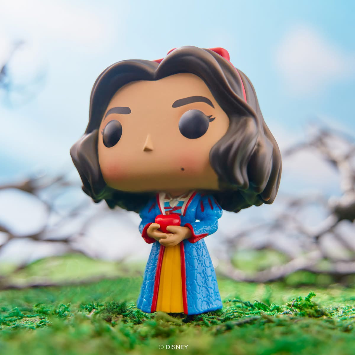 pop-snow-white-with-apple-1423