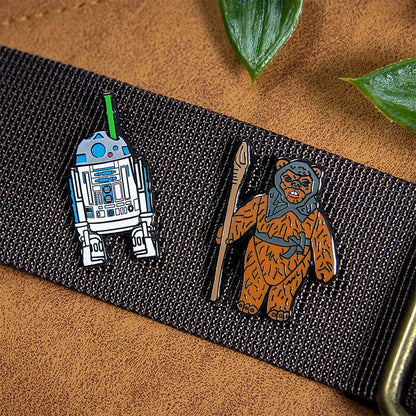 Star Wars Pin-Set 1.42 – R2-D2 (mit aufklappbarem Lichtschwert) und Romba